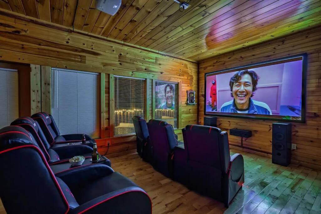 גטלינבורג Stunning Mountain Cabin W Hot Tub מראה חיצוני תמונה