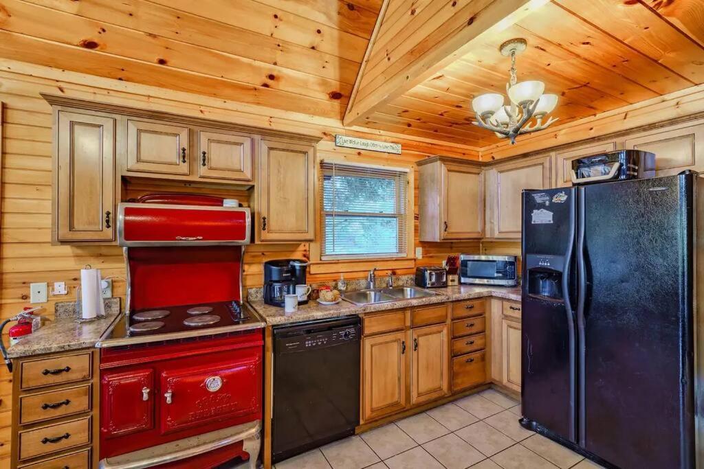 גטלינבורג Stunning Mountain Cabin W Hot Tub מראה חיצוני תמונה