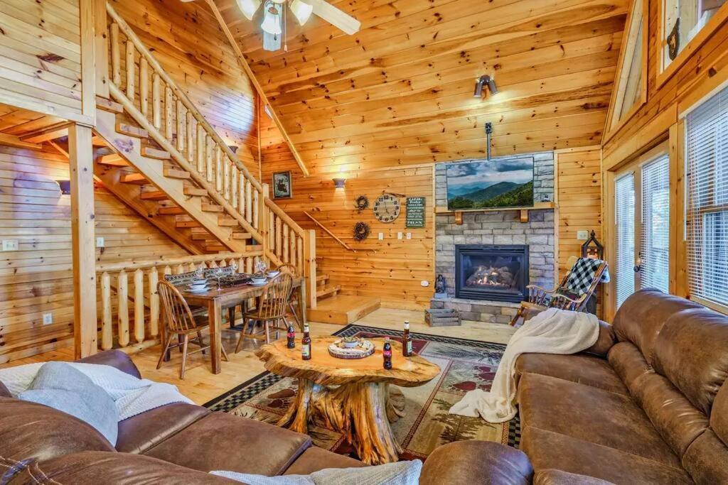 גטלינבורג Stunning Mountain Cabin W Hot Tub מראה חיצוני תמונה