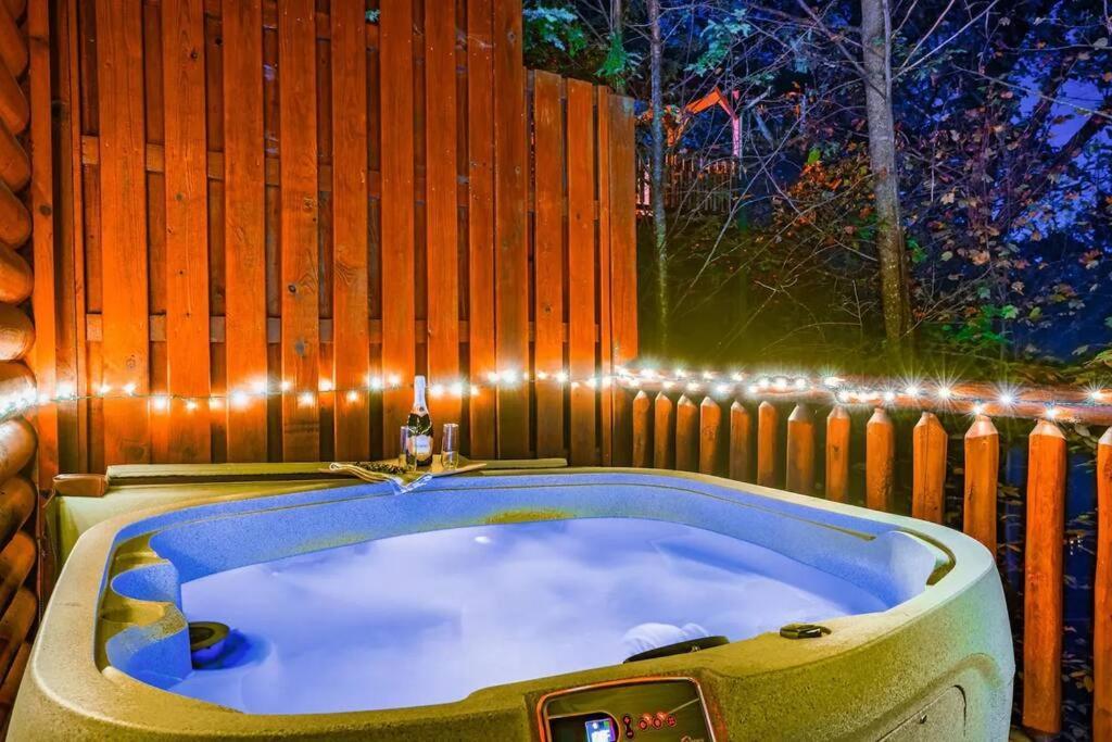 גטלינבורג Stunning Mountain Cabin W Hot Tub מראה חיצוני תמונה
