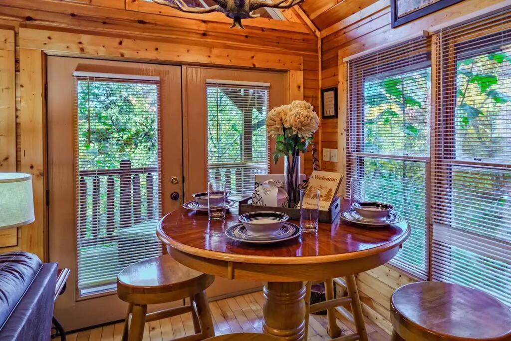 גטלינבורג Stunning Mountain Cabin W Hot Tub מראה חיצוני תמונה