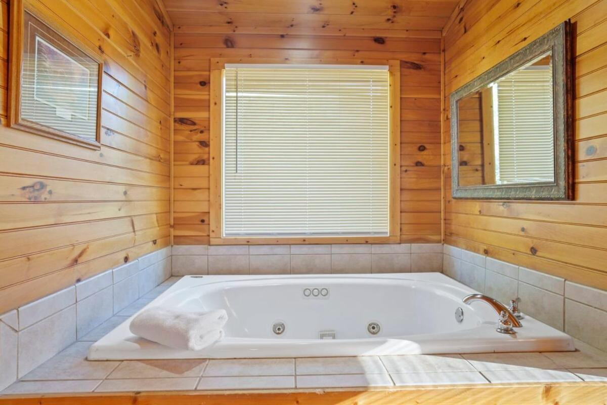גטלינבורג Stunning Mountain Cabin W Hot Tub מראה חיצוני תמונה