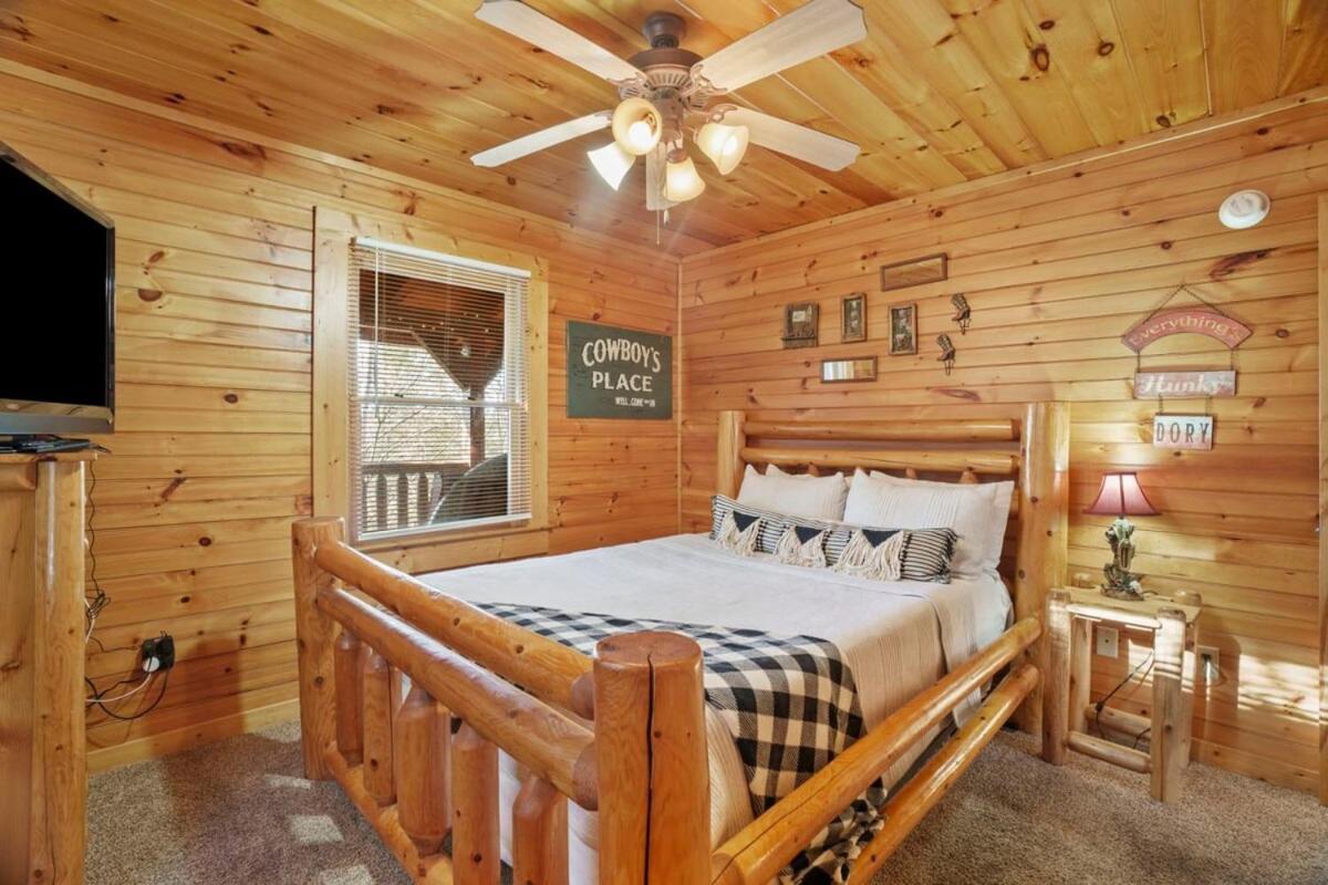 גטלינבורג Stunning Mountain Cabin W Hot Tub מראה חיצוני תמונה
